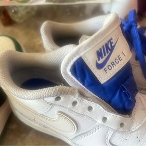 Toddler Nike sneakers size  9C in great condition